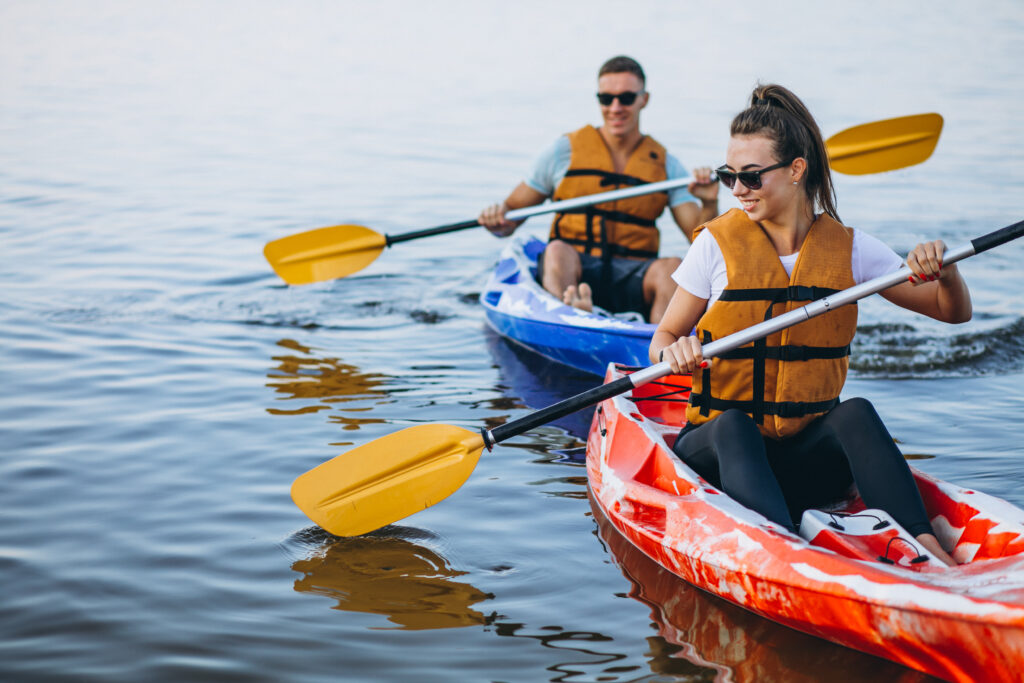 Guide to Kayak Rentals - Couple kayaking